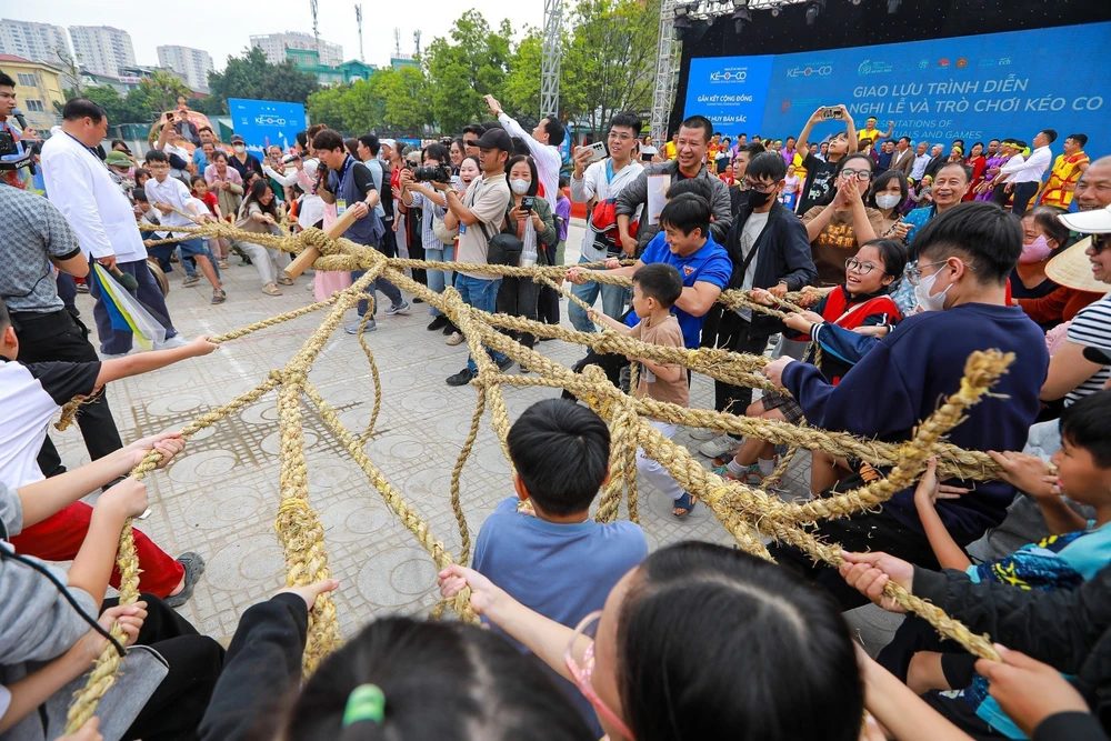 Giao lưu trình diễn Nghi lễ, trò chơi kéo co - Di sản Thế giới được UNESCO công nhận - Ảnh 3. Giao lưu trình diễn Nghi lễ, trò chơi kéo co - Di sản Thế giới được UNESCO công nhận - Ảnh 3.