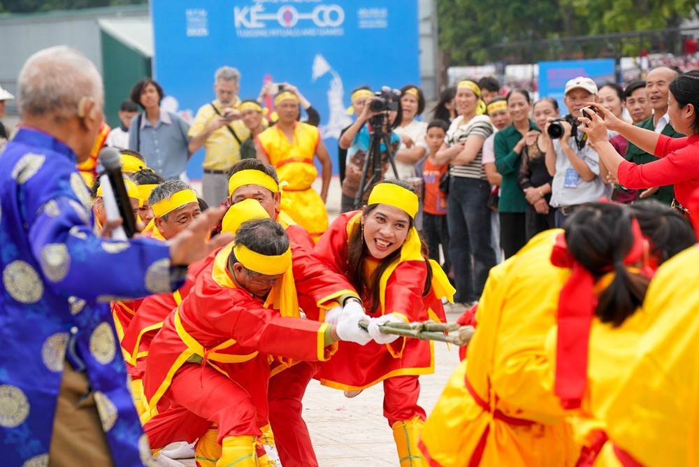 Giao lưu trình diễn Nghi lễ, trò chơi kéo co - Di sản Thế giới được UNESCO công nhận - Ảnh 13. Giao lưu trình diễn Nghi lễ, trò chơi kéo co - Di sản Thế giới được UNESCO công nhận - Ảnh 13.