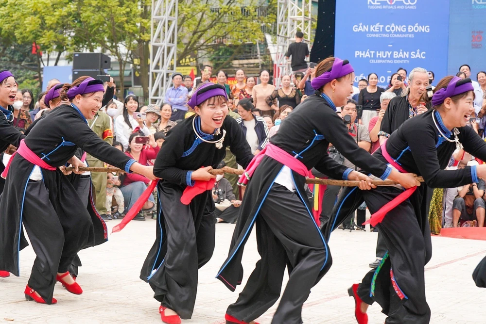 Giao lưu trình diễn Nghi lễ, trò chơi kéo co - Di sản Thế giới được UNESCO công nhận - Ảnh 11. Giao lưu trình diễn Nghi lễ, trò chơi kéo co - Di sản Thế giới được UNESCO công nhận - Ảnh 11.