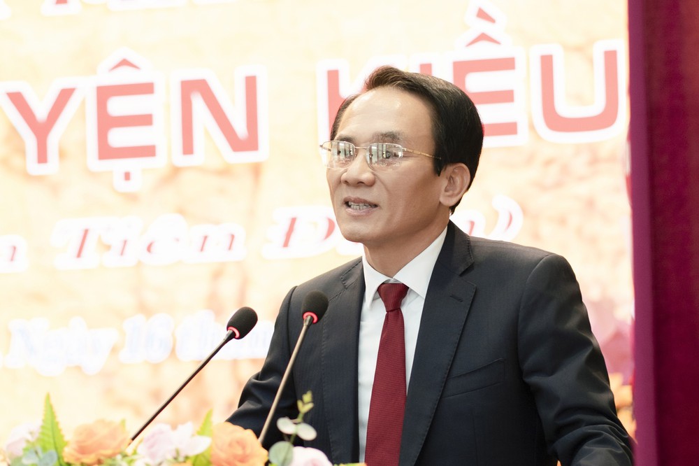 Giới thiệu bản Truyện Kiều đặc biệt với phân đoạn và chú giải khoa học, dễ hiểu - Ảnh 1. Giới thiệu bản Truyện Kiều đặc biệt với phân đoạn và chú giải khoa học, dễ hiểu - Ảnh 1.