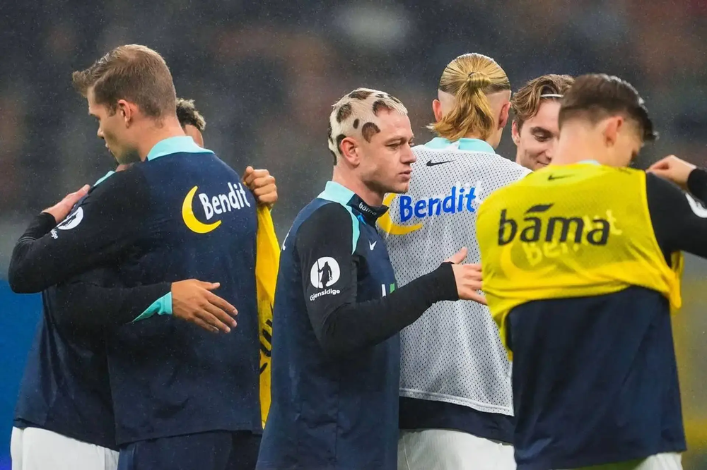 Cầu thủ Na Uy gây sốc với kiểu tóc... báo đốm ở đại chiến với ĐT Ý tại vòng loại World Cup 2026 - Ảnh 2. Cầu thủ Na Uy gây sốc với kiểu tóc... báo đốm ở đại chiến với ĐT Ý tại vòng loại World Cup 2026 - Ảnh 2.