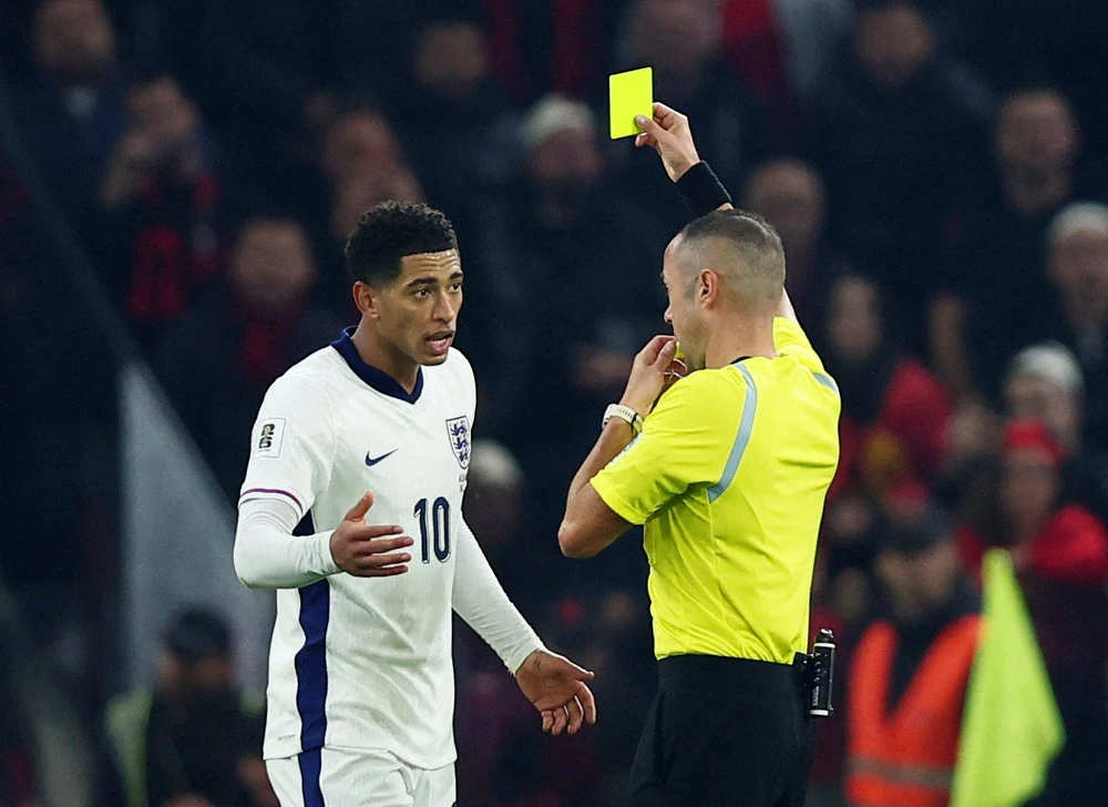 Tỏ thái độ khi bị thay ra, Bellingham nhận ngay lời cảnh cáo nghiêm khắc từ Thomas Tuchel - Ảnh 1. Bellingham