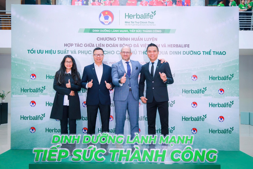 Herbalife Vietnam đồng hành cùng Liên Đoàn Bóng Đá Việt Nam - Ảnh 1. Herbalife Vietnam đồng hành cùng Liên Đoàn Bóng Đá Việt Nam - Ảnh 1.