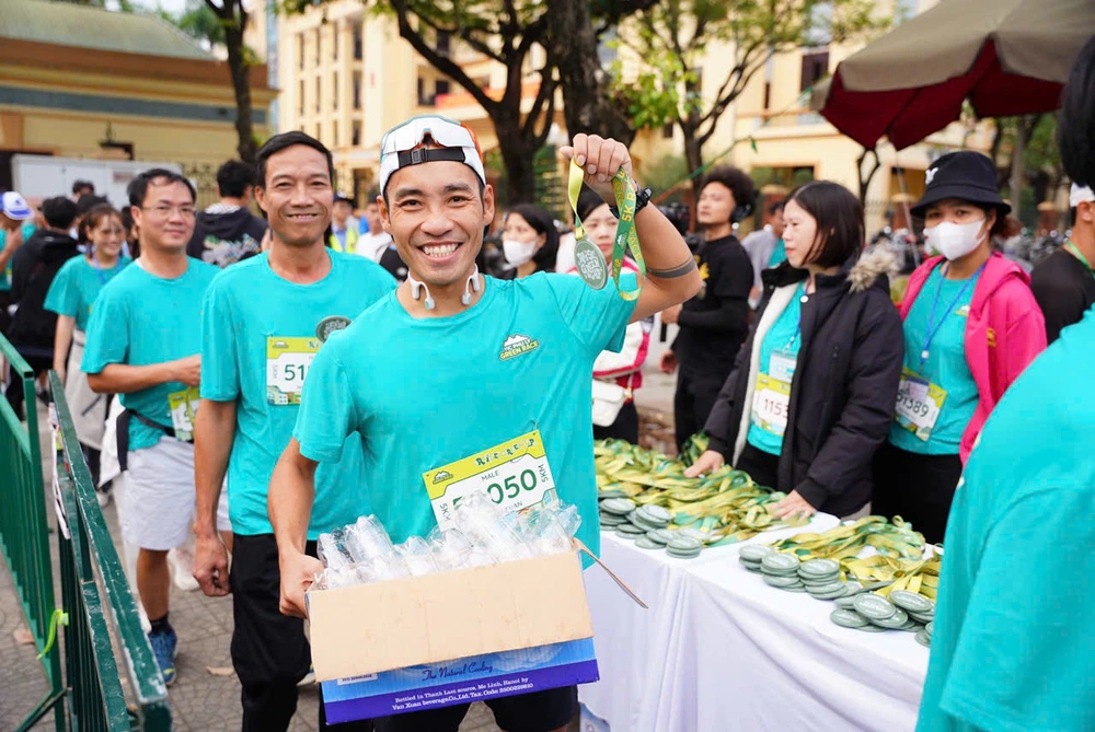 Hơn 5.000 vận động viên lan tỏa tinh thần "Raise Green Up" tại YIC Phu Ly Green Race 2025 - Ảnh 5. Hơn 5.000 vận động viên lan tỏa tinh thần "Raise Green Up" tại YIC Phu Ly Green Race 2025 - Ảnh 5.