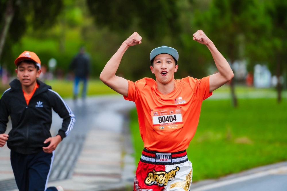 Bùng nổ thành tích tại Giải Marathon 2025: Những nhà vô địch và dấu ấn khó quên trên đường chạy 'Một ước mơ' - Ảnh 2. Bùng nổ thành tích tại Giải Marathon 2025: Những nhà vô địch và dấu ấn khó quên trên đường chạy 'Một ước mơ' - Ảnh 2.