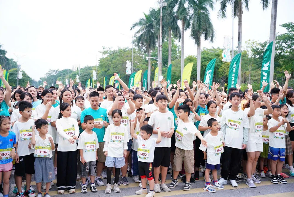 Hơn 5.000 vận động viên lan tỏa tinh thần "Raise Green Up" tại YIC Phu Ly Green Race 2025 - Ảnh 3. Hơn 5.000 vận động viên lan tỏa tinh thần "Raise Green Up" tại YIC Phu Ly Green Race 2025 - Ảnh 3.