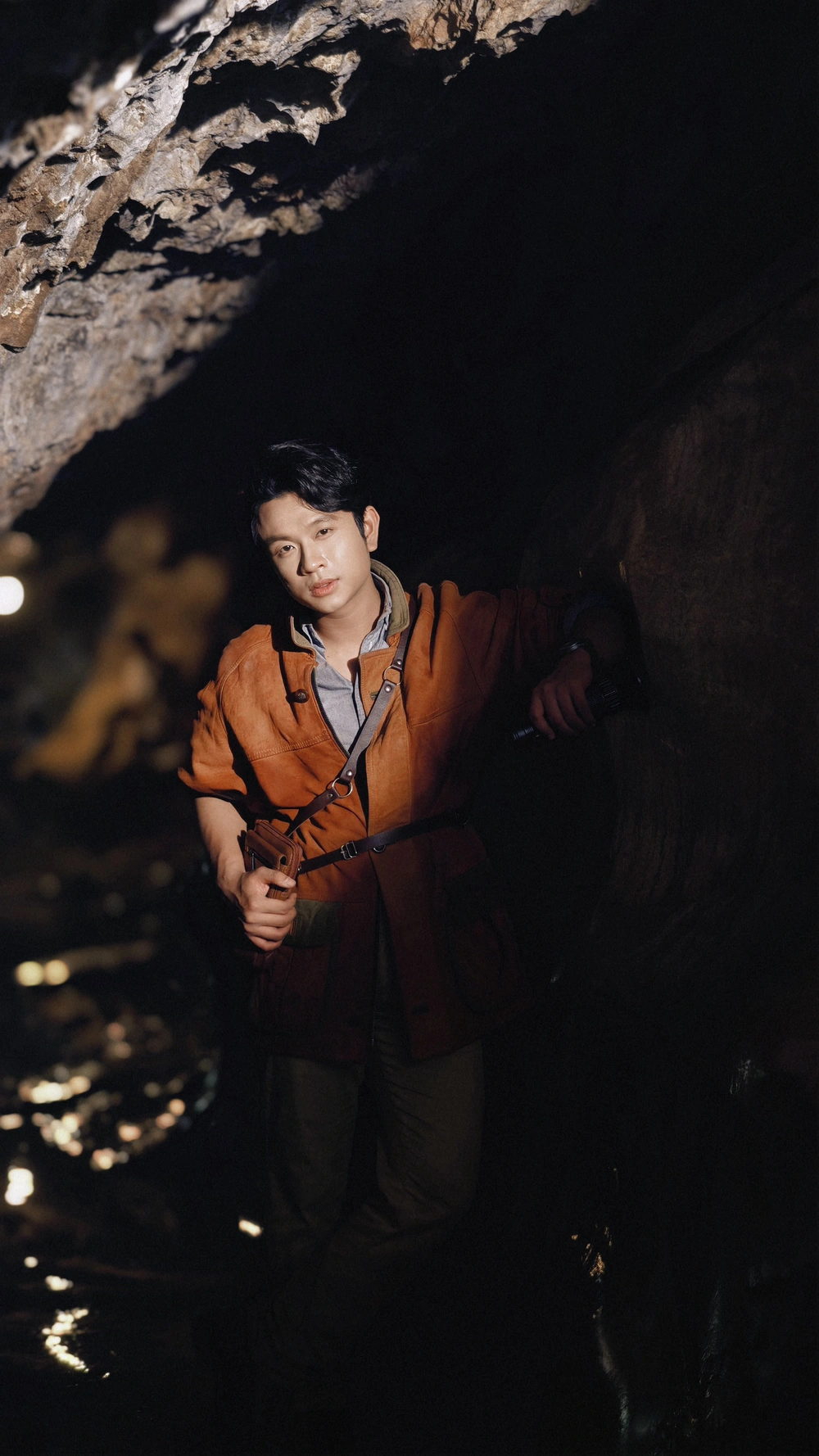 Ngọc Phụng tung MV Hoa trùng sinh đậm chất điện ảnh - Ảnh 4. Ngọc Phụng tung MV Hoa trùng sinh đậm chất điện ảnh - Ảnh 4.