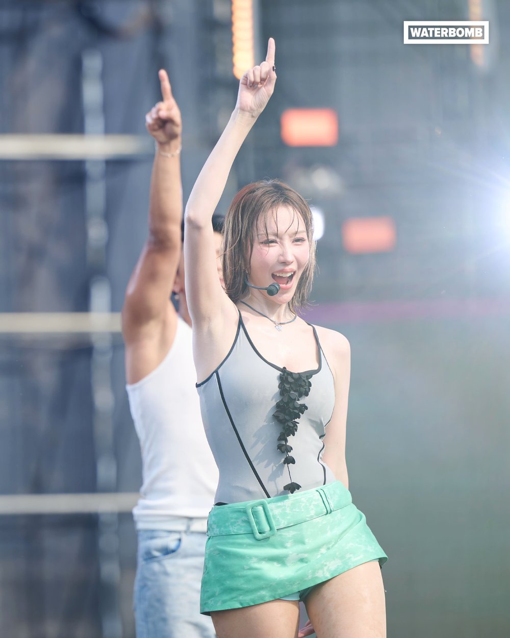 Chi Pu, SOOBIN cùng dàn sao K-Pop 'đổ bộ' sân khấu nhạc nước Waterbomb tại TP.HCM - Ảnh 1. Chi Pu, SOOBIN cùng dàn sao K-Pop 'đổ bộ' sân khấu nhạc nước Waterbomb tại TP.HCM - Ảnh 1.