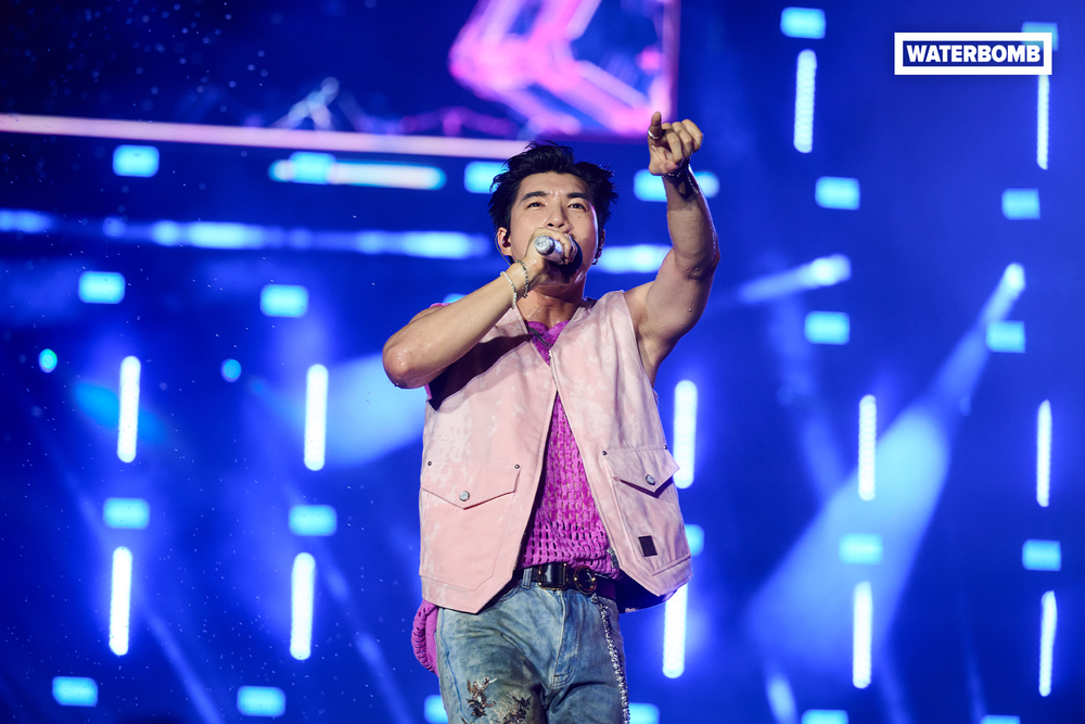 Chi Pu, SOOBIN cùng dàn sao K-Pop 'đổ bộ' sân khấu nhạc nước Waterbomb tại TP.HCM - Ảnh 7. Chi Pu, SOOBIN cùng dàn sao K-Pop 'đổ bộ' sân khấu nhạc nước Waterbomb tại TP.HCM - Ảnh 7.