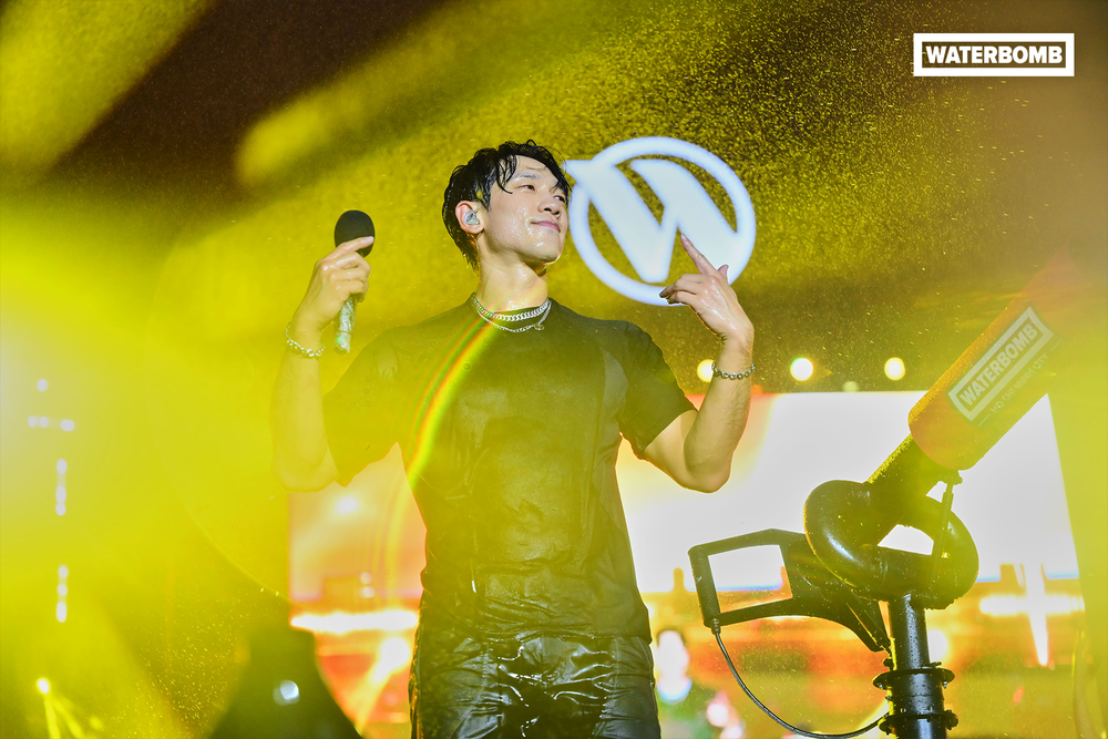 Chi Pu, SOOBIN cùng dàn sao K-Pop 'đổ bộ' sân khấu nhạc nước Waterbomb tại TP.HCM - Ảnh 9. Chi Pu, SOOBIN cùng dàn sao K-Pop 'đổ bộ' sân khấu nhạc nước Waterbomb tại TP.HCM - Ảnh 9.