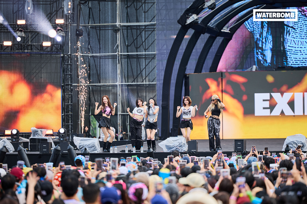 Chi Pu, SOOBIN cùng dàn sao K-Pop 'đổ bộ' sân khấu nhạc nước Waterbomb tại TP.HCM - Ảnh 14. Chi Pu, SOOBIN cùng dàn sao K-Pop 'đổ bộ' sân khấu nhạc nước Waterbomb tại TP.HCM - Ảnh 14.