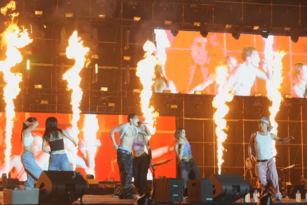 Chi Pu, SOOBIN cùng dàn sao K-Pop 'đổ bộ' sân khấu nhạc nước Waterbomb tại TP.HCM - Ảnh 24. Chi Pu, SOOBIN cùng dàn sao K-Pop 'đổ bộ' sân khấu nhạc nước Waterbomb tại TP.HCM - Ảnh 24.