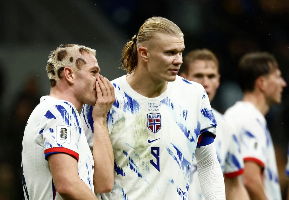Cầu thủ Na Uy gây sốc với kiểu tóc... báo đốm ở đại chiến với ĐT Ý tại vòng loại World Cup 2026 - Ảnh 4. Cầu thủ Na Uy gây sốc với kiểu tóc... báo đốm ở đại chiến với ĐT Ý tại vòng loại World Cup 2026 - Ảnh 4.
