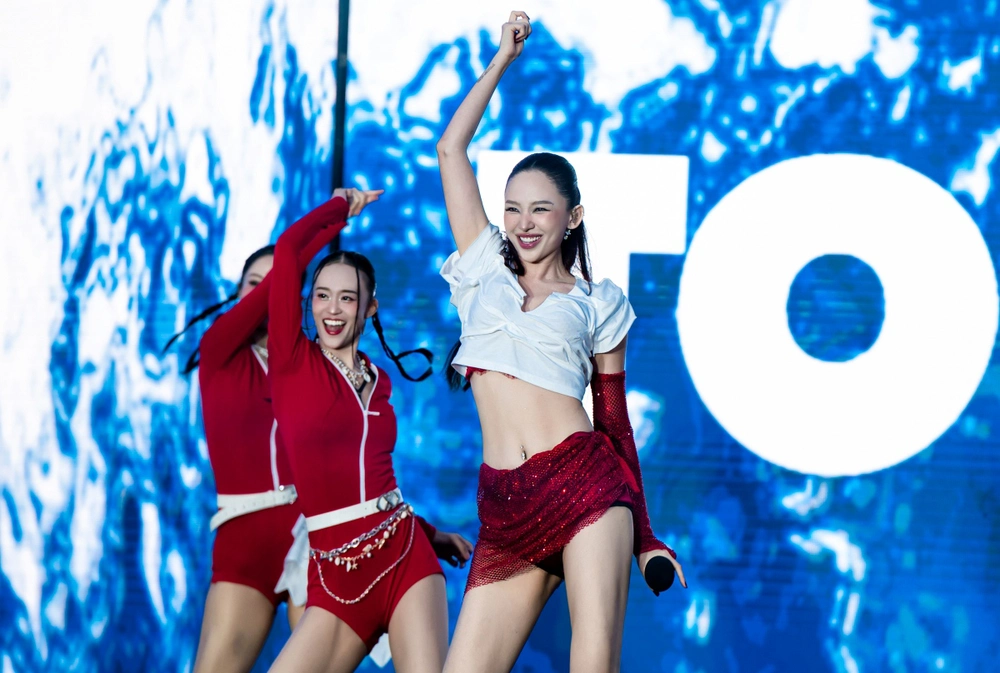 Tóc Tiên “đốt cháy” Waterbomb Hồ Chí Minh 2025: Xứng danh biểu tượng gợi cảm Vbiz - Ảnh 3. Tóc Tiên “đốt cháy” Waterbomb Hồ Chí Minh 2025: Xứng danh biểu tượng gợi cảm Vbiz - Ảnh 3.