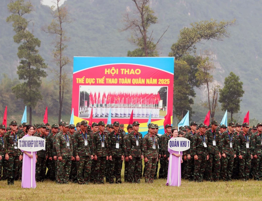 Khai mạc Hội thao Thể dục thể thao toàn quân 2025 - Ảnh 2. Khai mạc Hội thao Thể dục thể thao toàn quân 2025 - Ảnh 2.