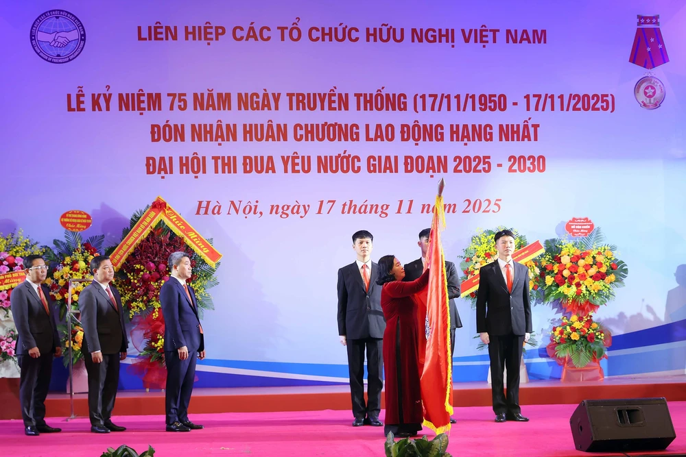 Đối ngoại nhân dân phải đặt mình vào dòng chảy chung cùng bảo vệ, xây dựng và phát triển đất nước - Ảnh 5. Đối ngoại nhân dân phải đặt mình vào dòng chảy chung cùng bảo vệ, xây dựng và phát triển đất nước - Ảnh 5.