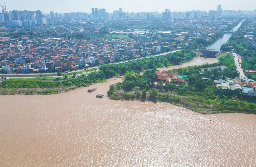 Hà Nội quyết tâm đưa nước sông Hồng về làm sạch sông Tô Lịch - Ảnh 10. Hà Nội quyết tâm đưa nước sông Hồng về làm sạch sông Tô Lịch - Ảnh 10.