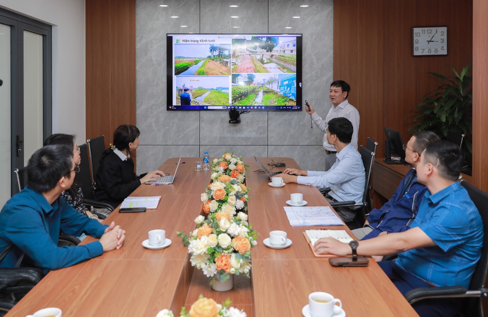 Hà Nội quyết tâm đưa nước sông Hồng về làm sạch sông Tô Lịch - Ảnh 8. Hà Nội quyết tâm đưa nước sông Hồng về làm sạch sông Tô Lịch - Ảnh 8.