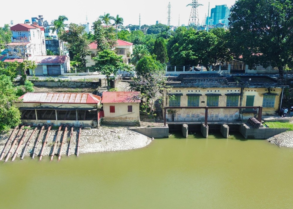 Hà Nội quyết tâm đưa nước sông Hồng về làm sạch sông Tô Lịch - Ảnh 4. Hà Nội quyết tâm đưa nước sông Hồng về làm sạch sông Tô Lịch - Ảnh 4.