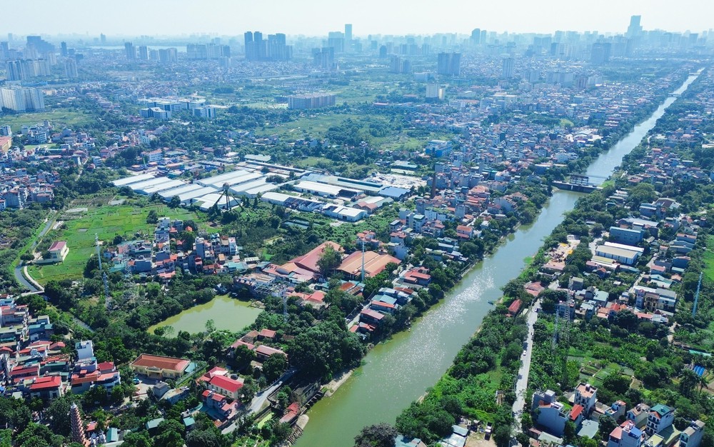 Hà Nội quyết tâm đưa nước sông Hồng về làm sạch sông Tô Lịch - Ảnh 1. Hà Nội quyết tâm đưa nước sông Hồng về làm sạch sông Tô Lịch - Ảnh 1.