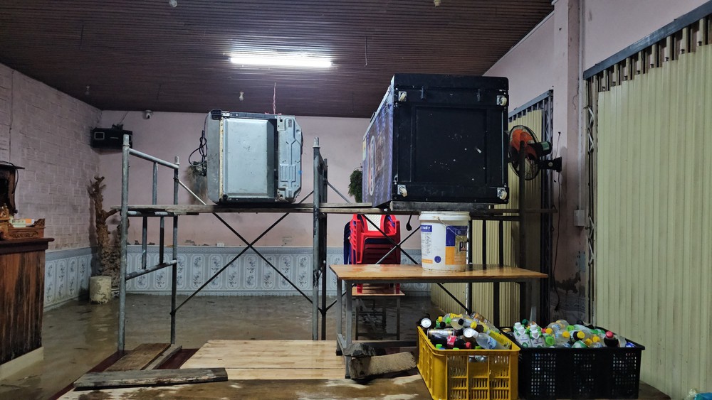 Huế: Giao thông bị xáo trộn do mưa lũ - Ảnh 9. Huế: Giao thông bị xáo trộn do mưa lũ - Ảnh 9.