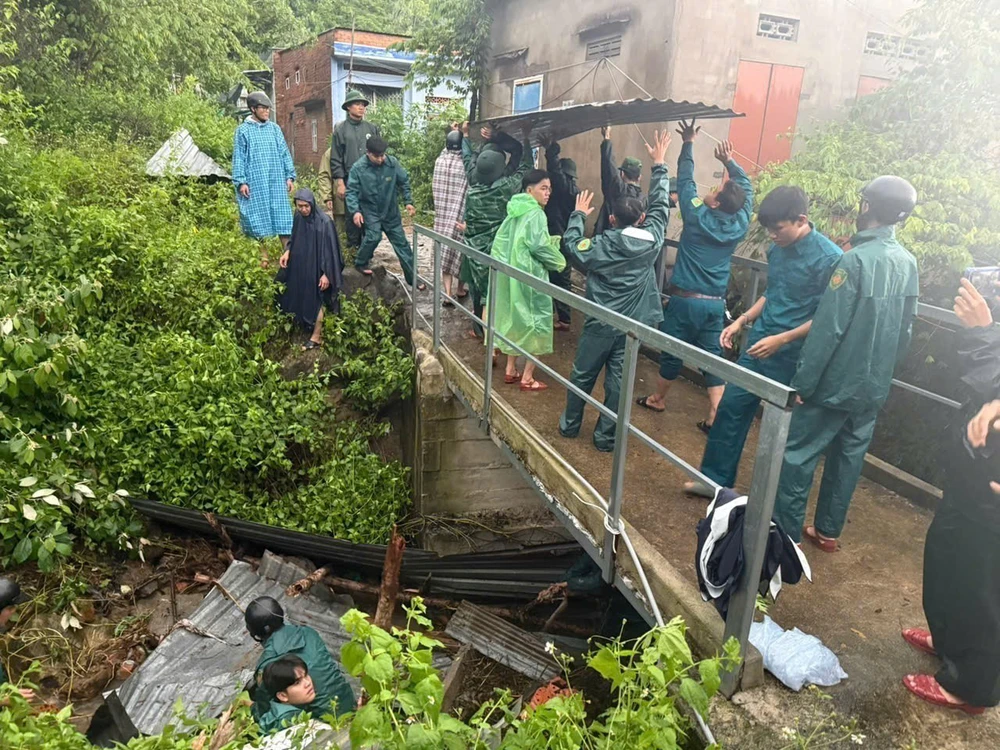 Miền Trung mưa lớn, nguy cơ lũ và sạt lở, miền Bắc bước vào đợt rét mạnh - Ảnh 2. Miền Trung mưa lớn, nguy cơ lũ và sạt lở, miền Bắc bước vào đợt rét mạnh - Ảnh 2.