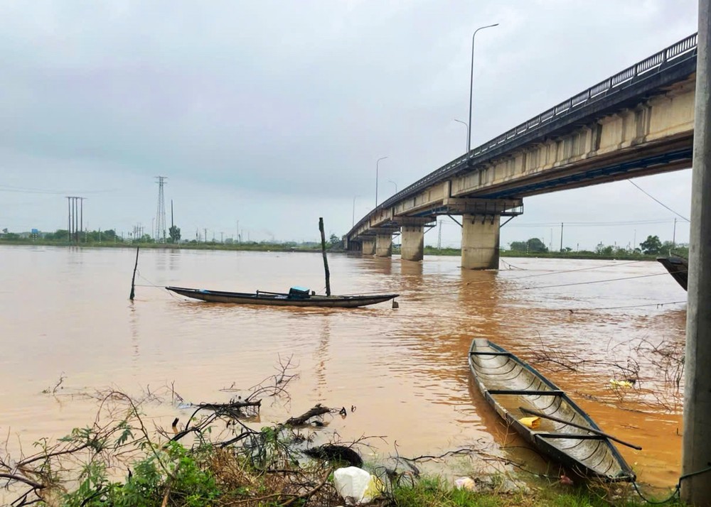 Lũ trên sông Thạch Hãn dâng cao, vùng thấp trũng bị ngập lụt - Ảnh 1. Lũ trên sông Thạch Hãn dâng cao, vùng thấp trũng bị ngập lụt - Ảnh 1.