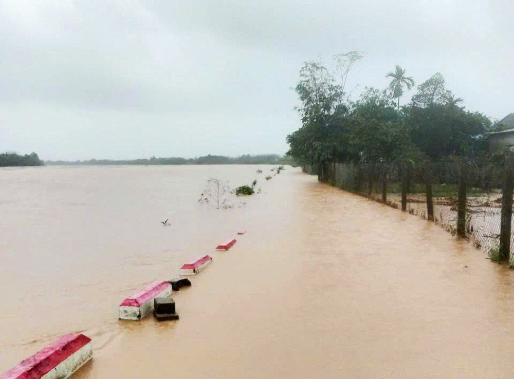Lũ trên sông Thạch Hãn dâng cao, vùng thấp trũng bị ngập lụt - Ảnh 6. Lũ trên sông Thạch Hãn dâng cao, vùng thấp trũng bị ngập lụt - Ảnh 6.