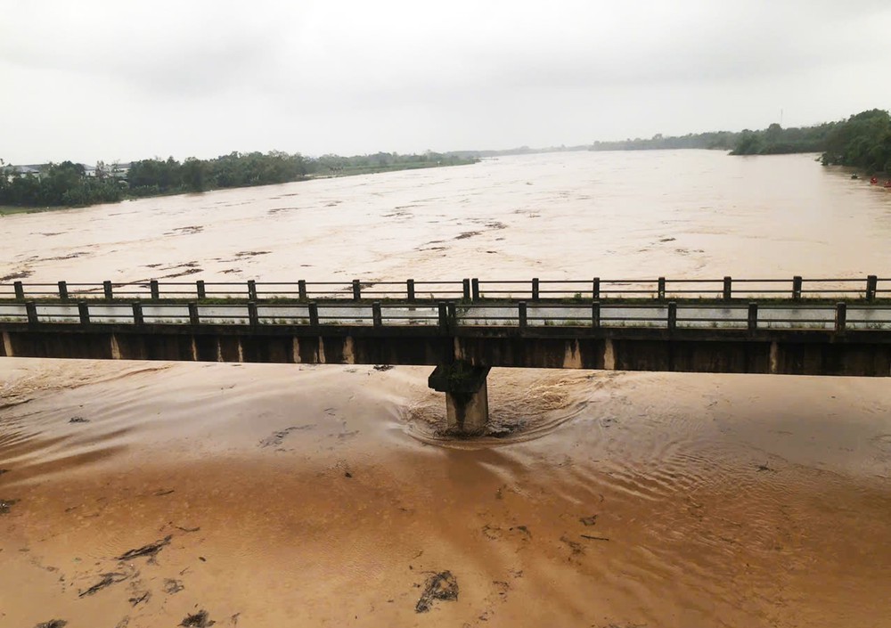 Lũ trên sông Thạch Hãn dâng cao, vùng thấp trũng bị ngập lụt - Ảnh 3. Lũ trên sông Thạch Hãn dâng cao, vùng thấp trũng bị ngập lụt - Ảnh 3.
