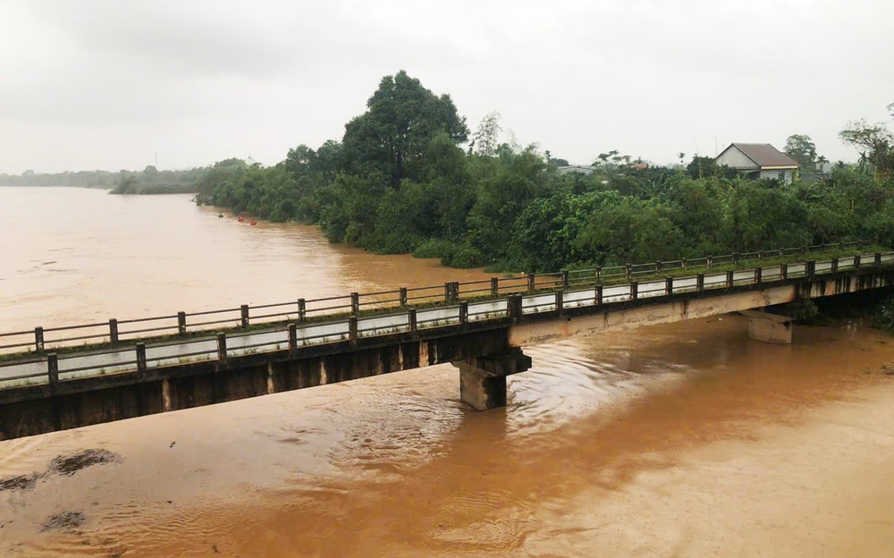 Lũ trên sông Thạch Hãn dâng cao, vùng thấp trũng bị ngập lụt - Ảnh 2. Lũ trên sông Thạch Hãn dâng cao, vùng thấp trũng bị ngập lụt - Ảnh 2.