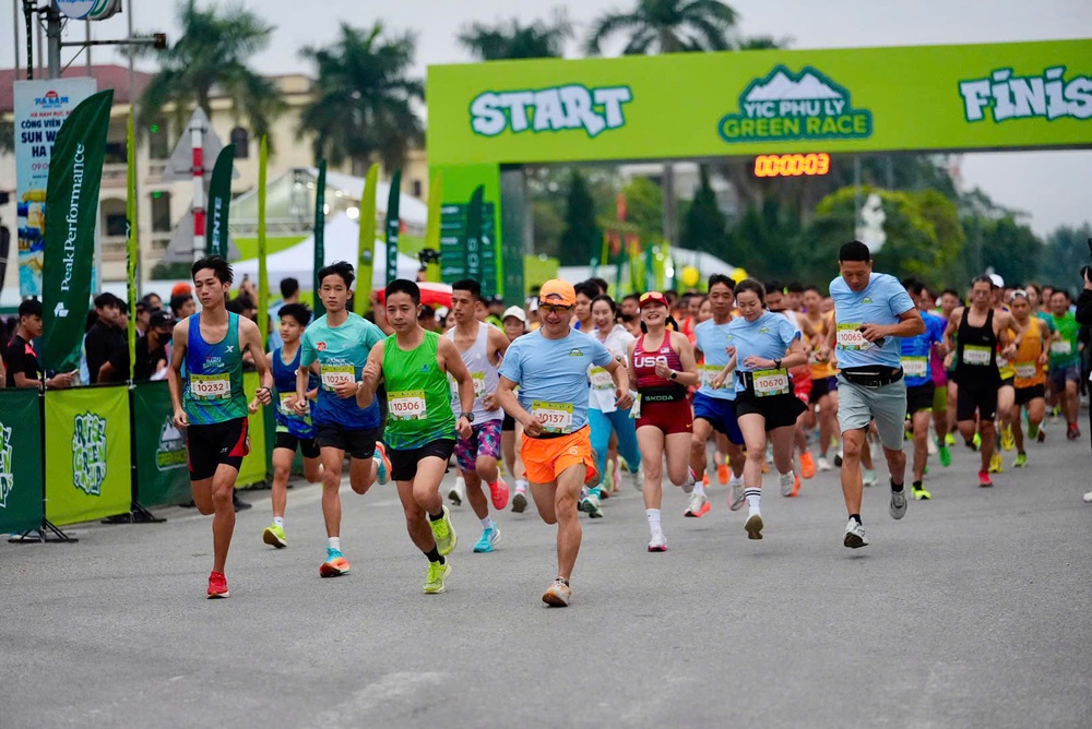 Hơn 5.000 vận động viên lan tỏa tinh thần "Raise Green Up" tại YIC Phu Ly Green Race 2025 - Ảnh 1. Hơn 5.000 vận động viên lan tỏa tinh thần "Raise Green Up" tại YIC Phu Ly Green Race 2025 - Ảnh 1.