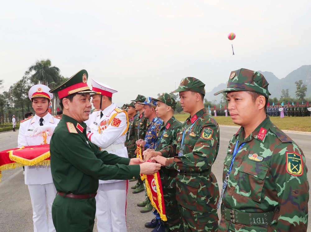 Khai mạc Hội thao Thể dục thể thao toàn quân 2025 - Ảnh 1. Khai mạc Hội thao Thể dục thể thao toàn quân 2025 - Ảnh 1.