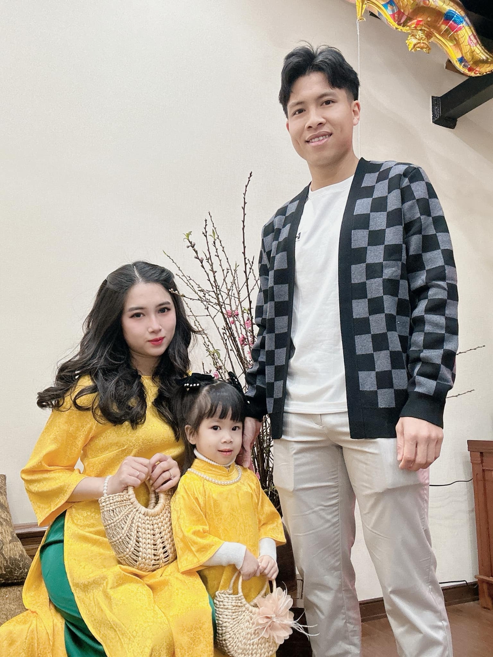 Văn Vĩ khoe con mới chào đời ngay trong đợt tập trung đội tuyển Việt Nam - Ảnh 2.