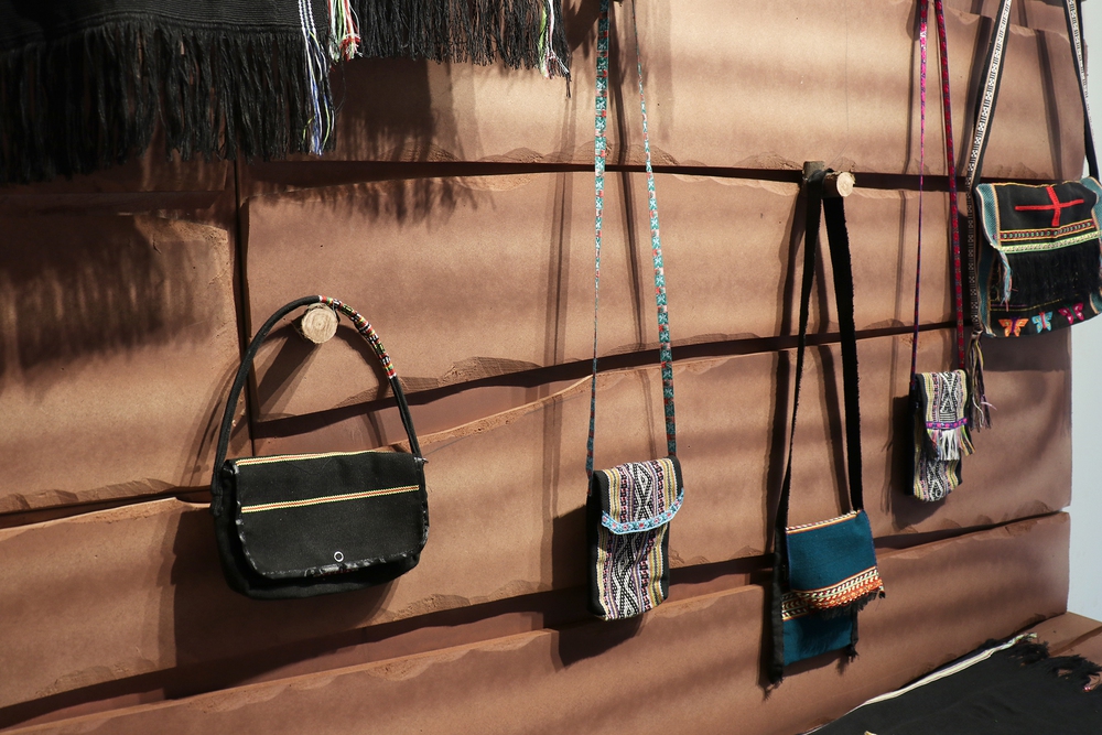 Tôn vinh nghề dệt thổ cẩm của người Mạ - Ảnh 4. Tôn vinh nghề dệt thổ cẩm của người Mạ - Ảnh 4.