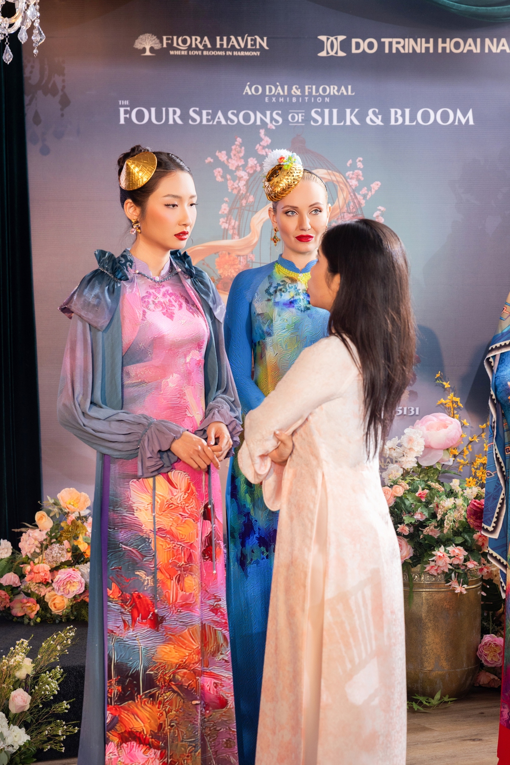 Quảng bá Áo dài Việt Nam: NTK Đỗ Trịnh Hoài Nam mang bộ sưu tập &quot;Tứ bình hoa lụa&quot; trình diễn tại Mỹ - Ảnh 6.