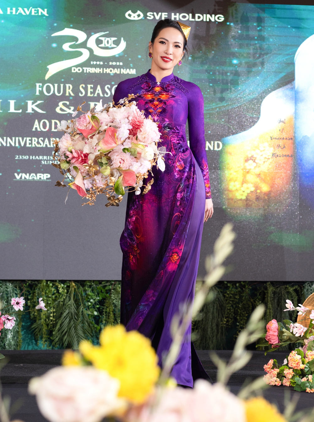 Quảng bá Áo dài Việt Nam: NTK Đỗ Trịnh Hoài Nam mang bộ sưu tập &quot;Tứ bình hoa lụa&quot; trình diễn tại Mỹ - Ảnh 4.