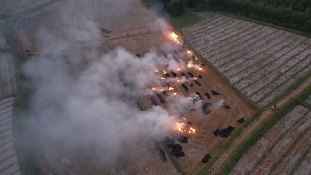 Đằng sau những đám khói trắng: Tác nhân "thầm lặng" của ô nhiễm không khí - Ảnh 1. Đằng sau những đám khói trắng: Tác nhân "thầm lặng" của ô nhiễm không khí - Ảnh 1.