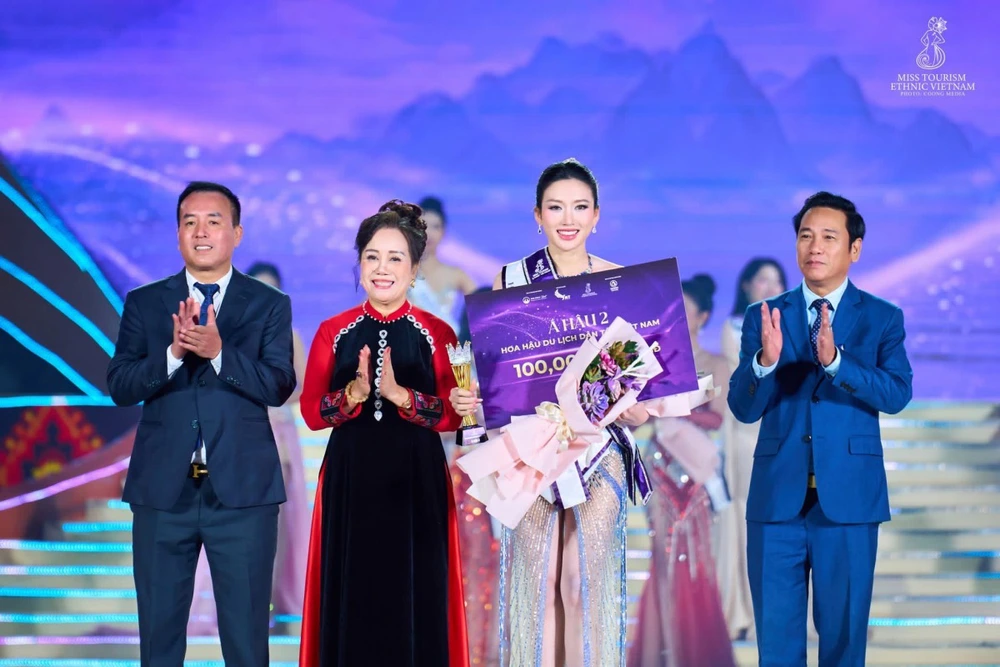 Á hậu Kha Thị Thơ muốn phát triển giáo dục tại vùng cao Tương Dương - Ảnh 1. Á hậu Kha Thị Thơ muốn phát triển giáo dục tại vùng cao Tương Dương - Ảnh 1.