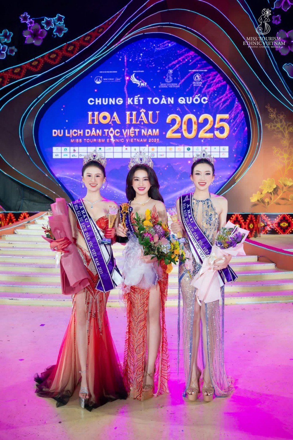 Á hậu Kha Thị Thơ muốn phát triển giáo dục tại vùng cao Tương Dương - Ảnh 4. Á hậu Kha Thị Thơ muốn phát triển giáo dục tại vùng cao Tương Dương - Ảnh 4.