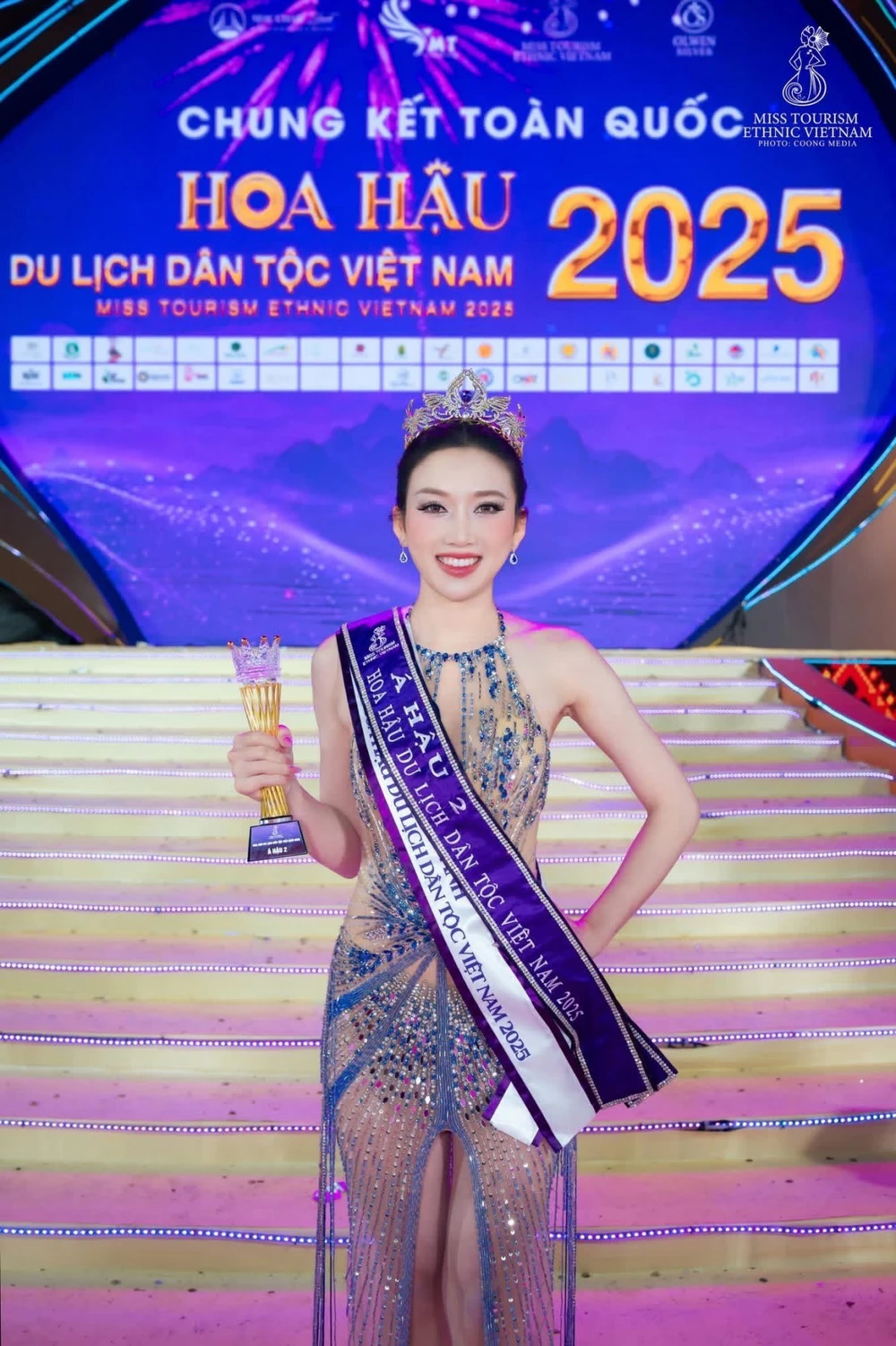 Á hậu Kha Thị Thơ muốn phát triển giáo dục tại vùng cao Tương Dương - Ảnh 3. Á hậu Kha Thị Thơ muốn phát triển giáo dục tại vùng cao Tương Dương - Ảnh 3.