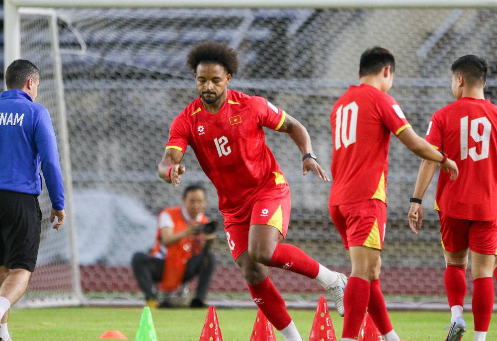 Tin nóng bóng đá Việt hôm nay 19/11: Xuân Son tái xuất cùng đội tuyển Việt Nam; Văn Trường có thể lỡ SEA Games 33 - Ảnh 1. Tin nóng bóng đá Việt hôm nay 19/11: Xuân Son tái xuất cùng đội tuyển Việt Nam; Văn Trường có thể lỡ SEA Games 33 - Ảnh 1.