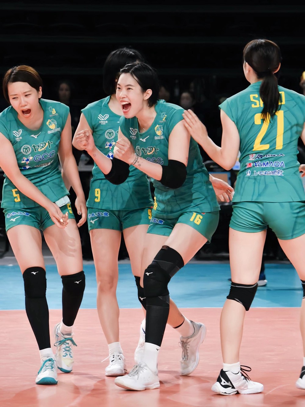 Thanh Thúy liên tục ghi dấu ấn đậm nét trong màu áo CLB Gunma Green Wings ở giải VĐQG Nhật Bản. Tay đập cao 1m90 che mờ dàn sao bóng chuyền nữ Thái Lan Thanh Thúy liên tục ghi dấu ấn đậm nét trong màu áo CLB Gunma Green Wings ở giải VĐQG Nhật Bản. Tay đập cao 1m90 che mờ dàn sao bóng chuyền nữ Thái Lan