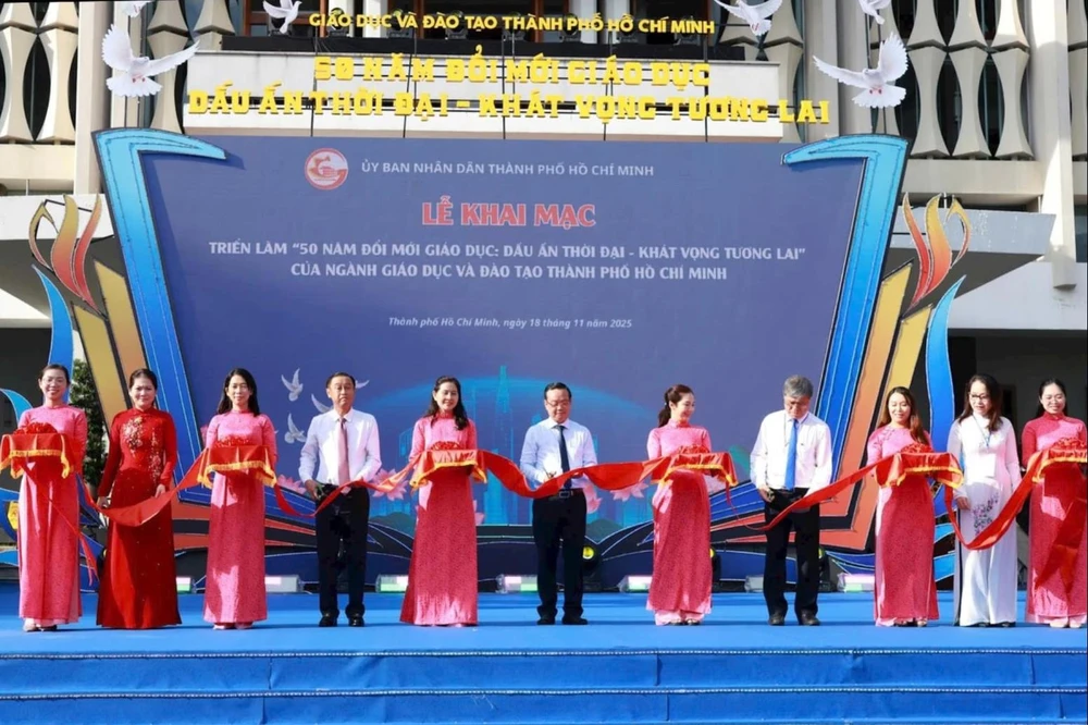 Giới thiệu các thành tựu nổi bật của 50 năm đổi mới giáo dục - Ảnh 1.