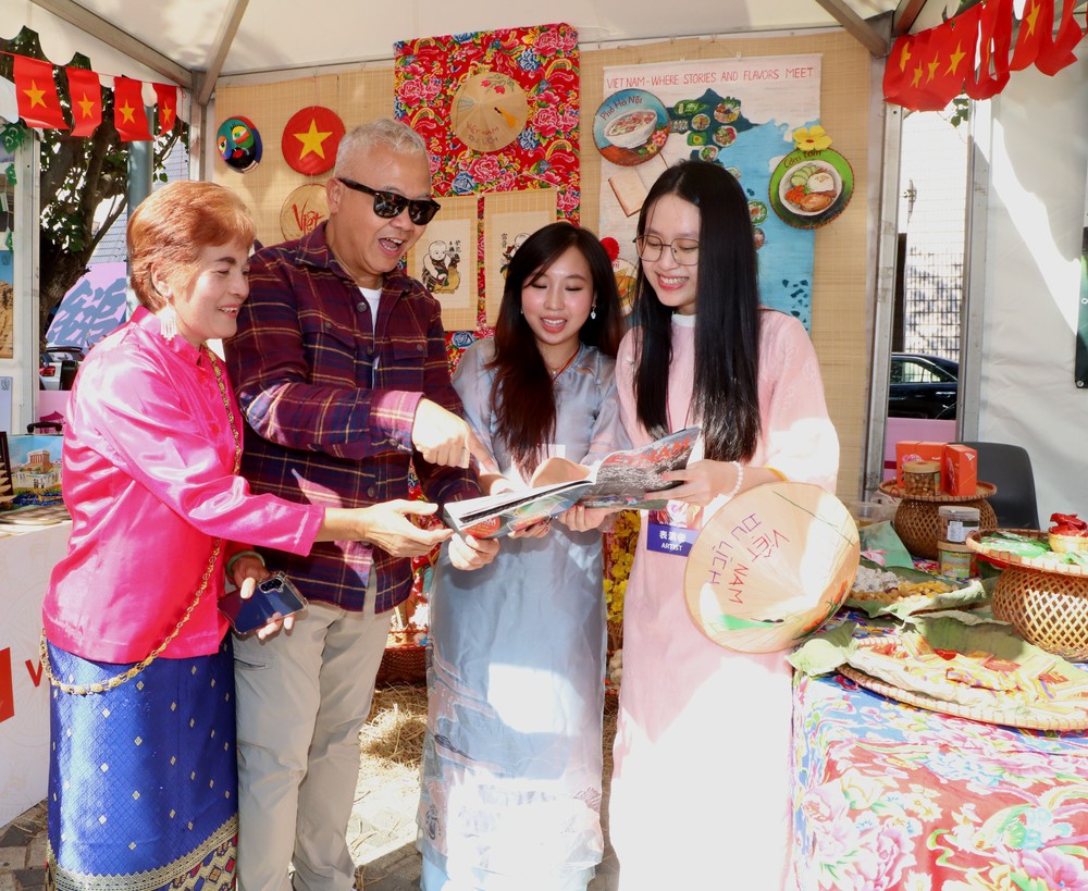 Đặc sắc Việt Nam tại Lễ hội văn hóa châu Á ở Hong Kong (Trung Quốc) - Ảnh 6. Đặc sắc Việt Nam tại Lễ hội văn hóa châu Á ở Hong Kong (Trung Quốc) - Ảnh 6.