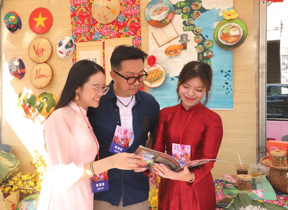 Đặc sắc Việt Nam tại Lễ hội văn hóa châu Á ở Hong Kong (Trung Quốc) - Ảnh 2. Đặc sắc Việt Nam tại Lễ hội văn hóa châu Á ở Hong Kong (Trung Quốc) - Ảnh 2.