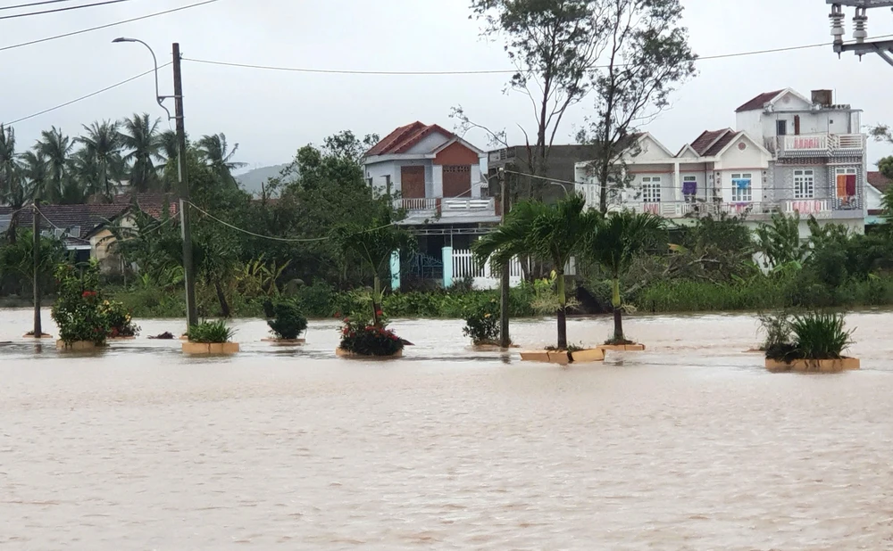 Đắk Lắk: Mưa lớn tiếp tục gây ngập lụt, sạt lở nhiều nơi - Ảnh 1.