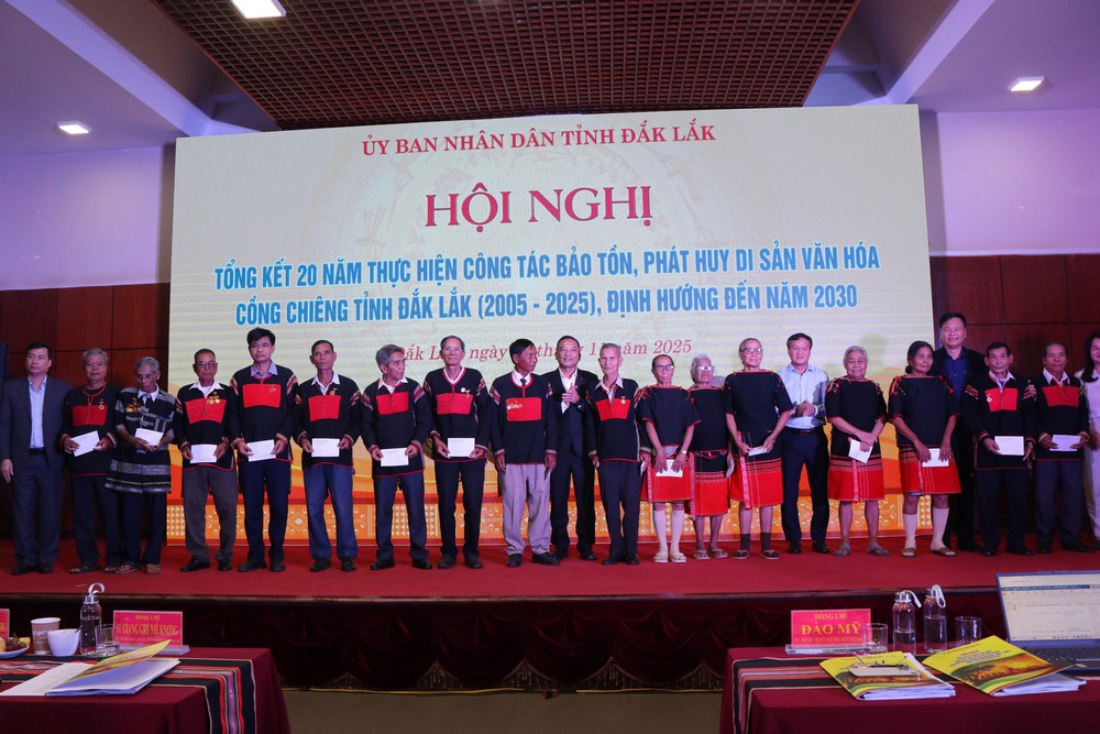 Bảo tồn, phát huy di sản văn hóa cồng chiêng - Ảnh 3. Bảo tồn, phát huy di sản văn hóa cồng chiêng - Ảnh 3.