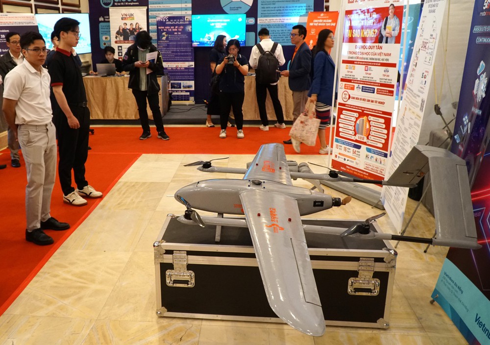 Kiến tạo chủ quyền số bằng chiến lược AI mở - Ảnh 2. Kiến tạo chủ quyền số bằng chiến lược AI mở - Ảnh 2.