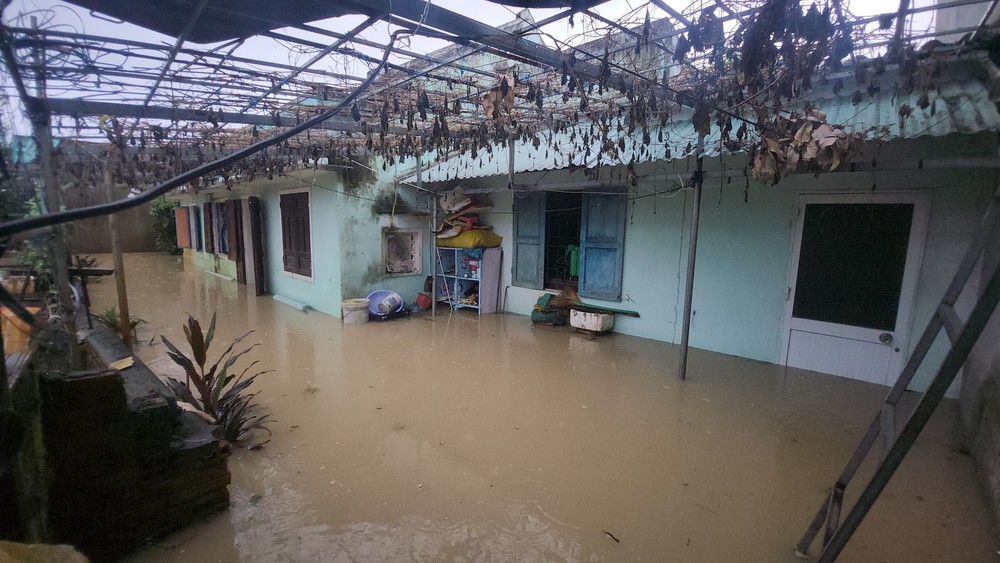 Mưa lũ gây sạt lở nhiều tuyến đường của các xã miền núi tỉnh Gia Lai - Ảnh 2.