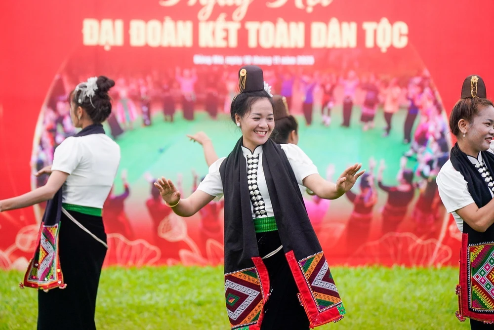 Giao lưu “Ngày hội đại đoàn kết các dân tộc” - Ảnh 7.